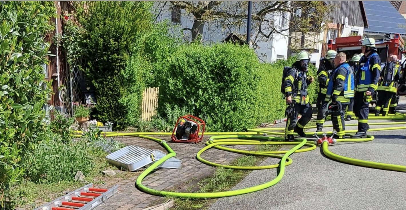 Einsatzfoto Feuer 5: Gebäudebrand - ...