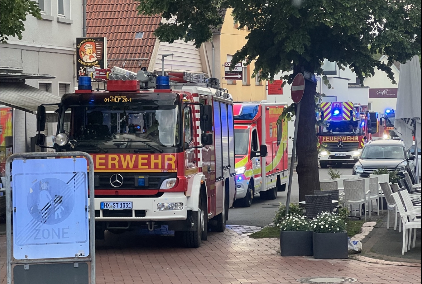 Einsatzfoto Zimmerbrand -Person in Gefahr ...
